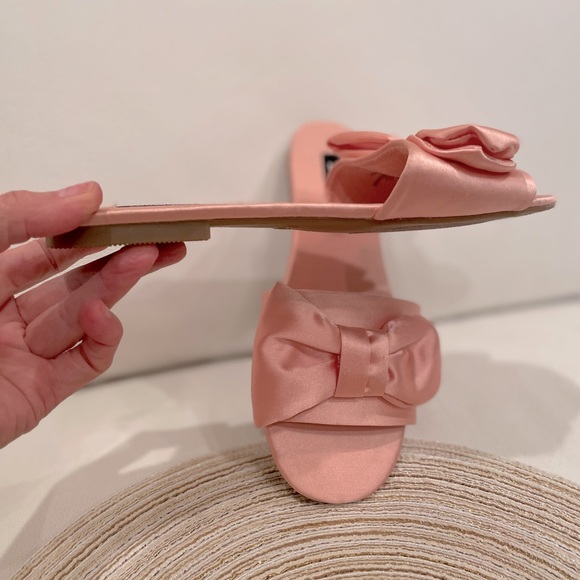NWT pink satin flats light pink bow knot Zigi Soho - Picture 6 of 16